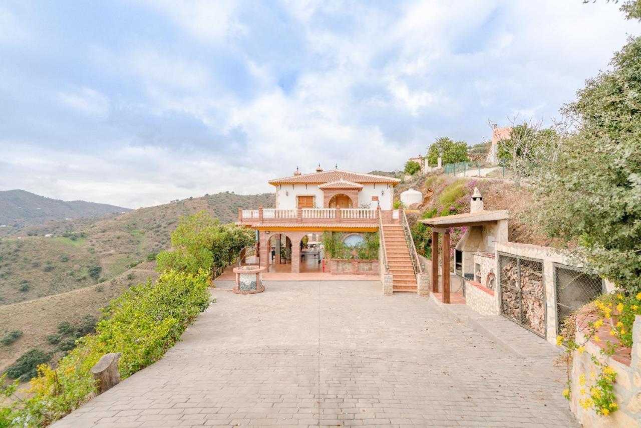 Cortijo La Encina Villa Sayalonga Exterior foto