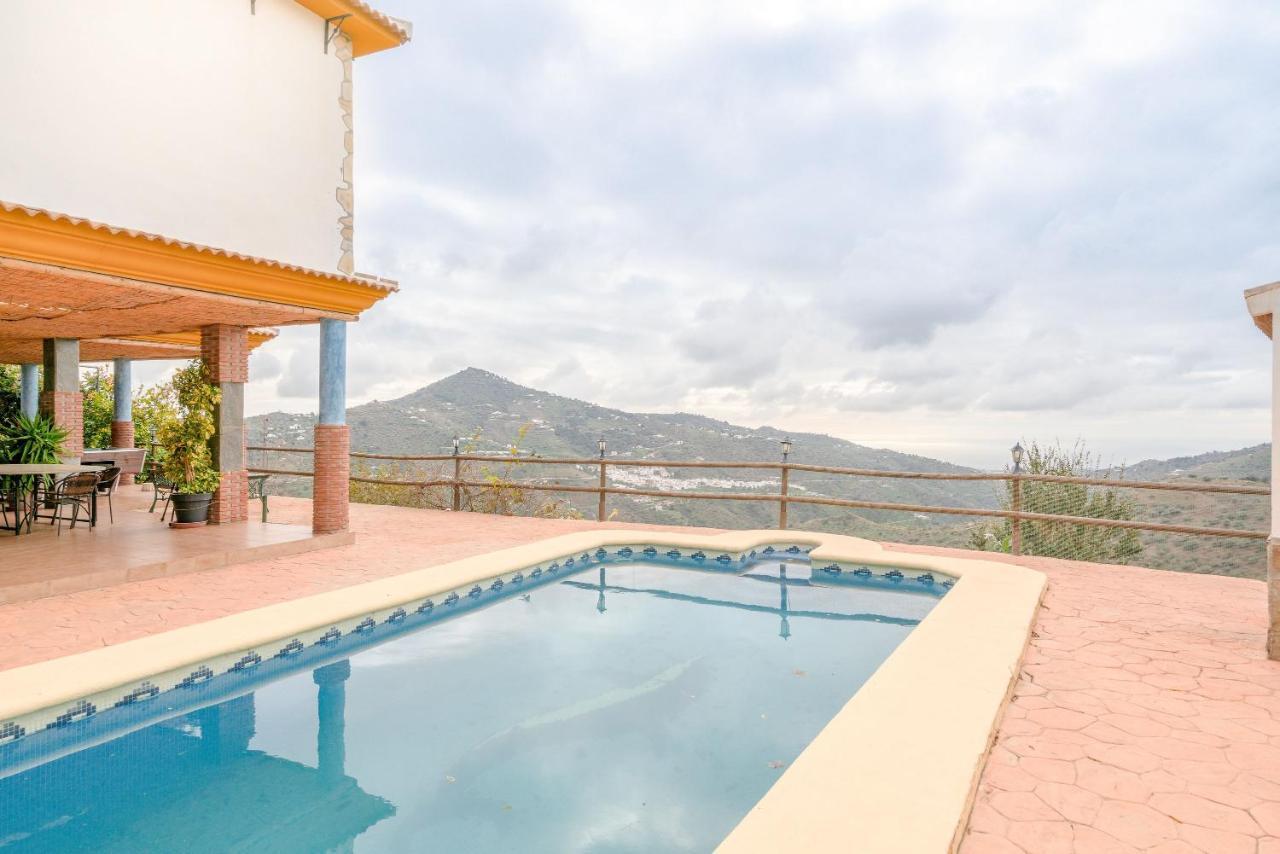 Cortijo La Encina Villa Sayalonga Exterior foto